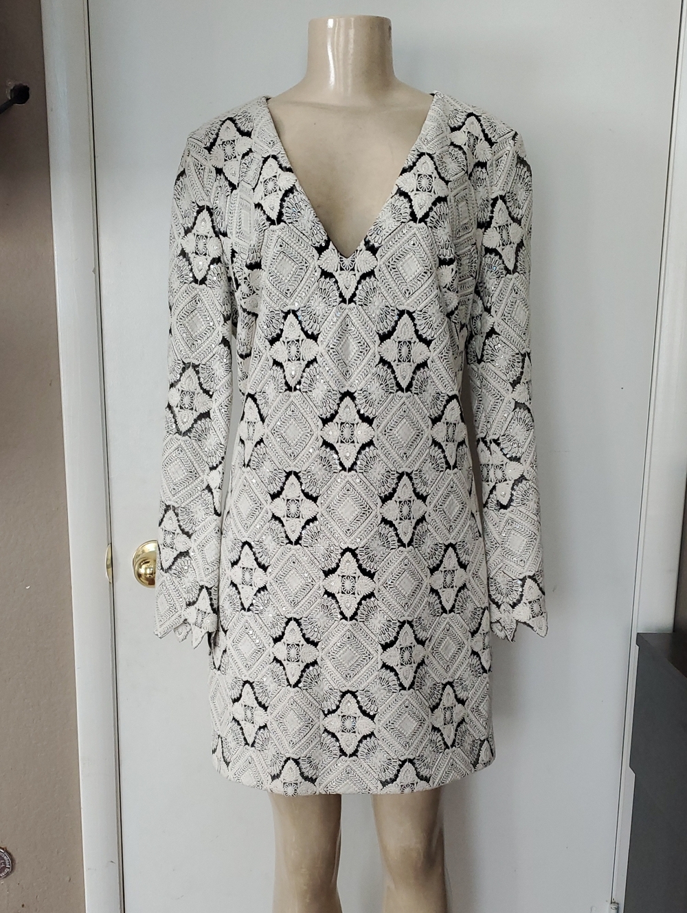 Guess by Marciano Black & White Geometric V-Neck Mini Dress